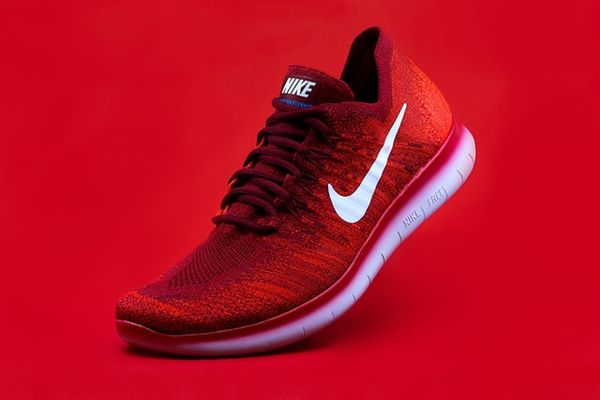 Nike Schuhe rot und weiß